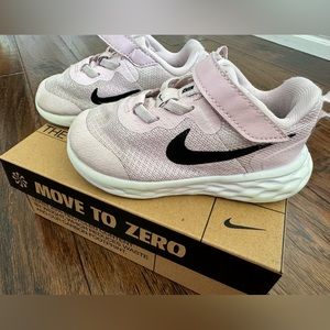 Nike revolution size 7c pink/ black
